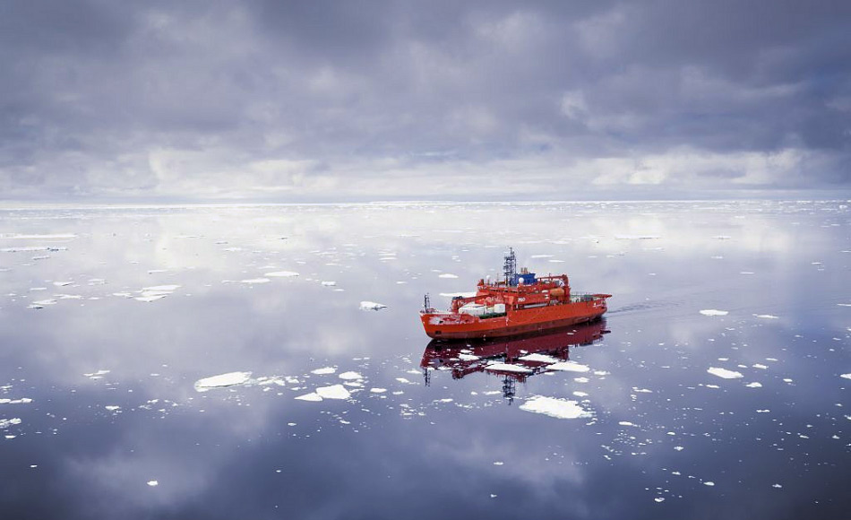 Wissenschaftler benötigen die Unterstützung von Eisbrechern wie der Aurora australis, um in den Weiten des Südpolarmeeres Daten zu sammeln. Doch nur ein kleiner Prozentsatz der antarktischen Gewässer ist untersucht und diese Daten sind noch längst nicht alle ausgewertet. Bild: Doug Thost