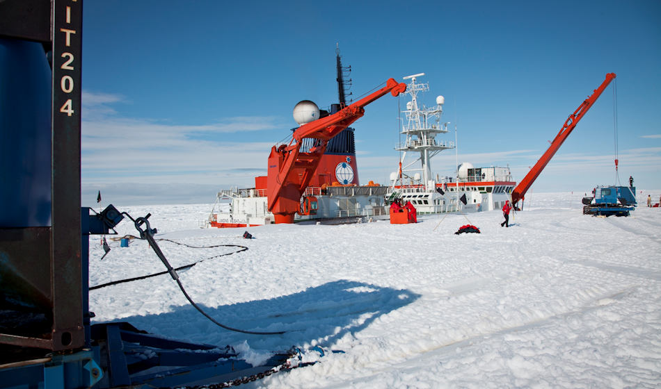Die Polarstern des Alfred-Wegener-Instituts (AWI) ist das Arbeitspferd in der Polarforschung. Seine Aufgaben in der diesjÃ¤hrigen Antarktis-Saison beinhaltet u.a. auch Versorgung der deutschen Forschungsstation Neumayer III. Bild: Thomas Steuer
