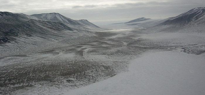 Bereits im Jahr 2005 bohrten die Experten ein 16 Meter tiefes Loch durch das Eis der Antarktis und stiessen auf den darunter liegenden Salzsee Lake Vida.