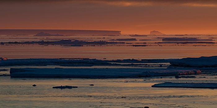 Herrliche Lichtstimmung im Eis der Weddell Sea.