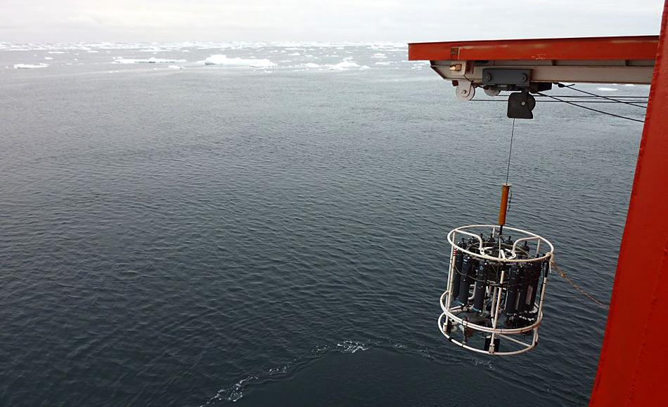 Ein CTD (siehe Bild) ist ein ozeanographisches Instrument, welches zur Messung von LeitfÃ¤higkeit, Temperatur und Tiefe im Meer verwendet wird. Bild: Rose Croasdale