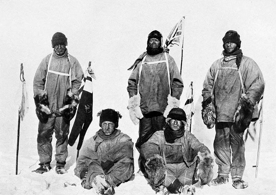 Scott und seine vier Kameraden erreichten den Südpol fast einen Monat nach Amundsen. Die Enttäuschung ist offensichtlich in ihren Gesichtern zu lesen.