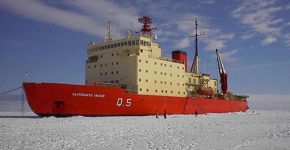 Die knapp 15.000 Tonnen schwere Â«Almirante IrizarÂ» wurde 1977 in Finnland gebaut. Mit 19.000 PS konnte es selbst meterdicke Eisschichten brechen. Der Eisbrecher wurde von der argentinischen Marine zur Versorgung von Basen in der Antarktis eingesetzt.