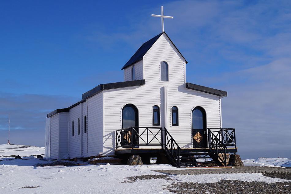 Die renovierten Kapelle Santa Maria Reina de la Paz der chilenischen Antarktis Presidente Eduardo Frei Montalva-Station auf King George Island. (Foto: Carlos78Chile, Wikipedia)