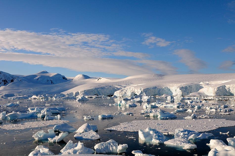 Die antarktische Halbinsel ist der nördlichste Teil von Antarktika. Aufgrund seiner Lage ist die meist besuchte Region der Antarktis und beheimatet auch zahlreiche Antarktisstationen. Bild: Michael Wenger