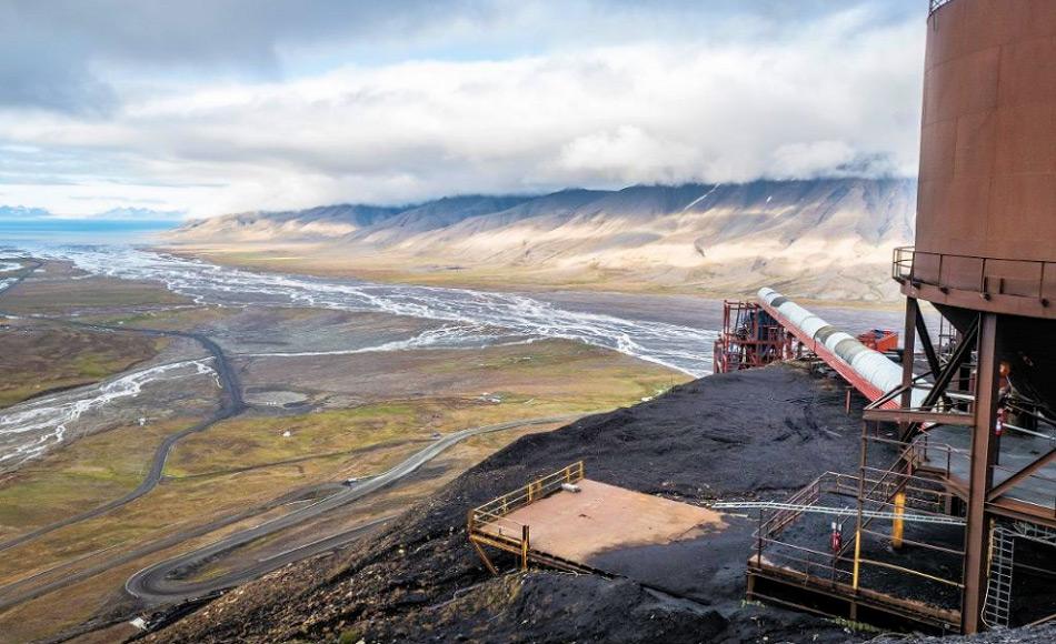 Zwei Kohlenminen sind auf Svalbard immer noch in Betrieb. Eine davon produziert Kohle fÃ¼r Longyearbyen, wÃ¤hrend die andere, Sveagruva, fÃ¼r den Kohleexport genutzt worden ist. Bild: Erlend Berge