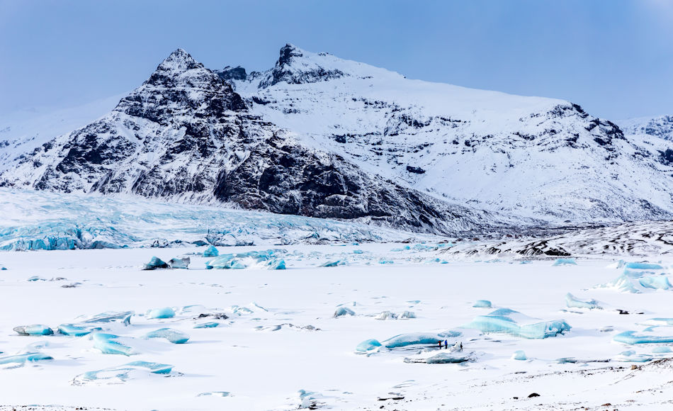 Obwohl Island knapp unterhalb des Polarkreises liegt und die Insel stark durch die jahrtausendealte Besiedlung beeinflusst worden ist, haben Reisen nach Island Arktisexpeditionscharakter. Viele AECO-Mitglieder starten und enden ihre Ostgrönlandreisen in Island. Bild: Annina Egli