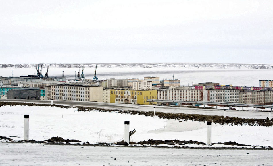 Der an der NordmeerkÃ¼ste gelegene Ort Pevek liegt in Tschukotka und hat rund 4'700 Einwohner. Es ist der nÃ¶rdlichste Ort Russlands und hat sogar sein eigenes Kraftwerk. In der Umgebung wird Uran abgebaut, was die strategische Bedeutung des Ortes steigert. Bild: Brian Tibbets