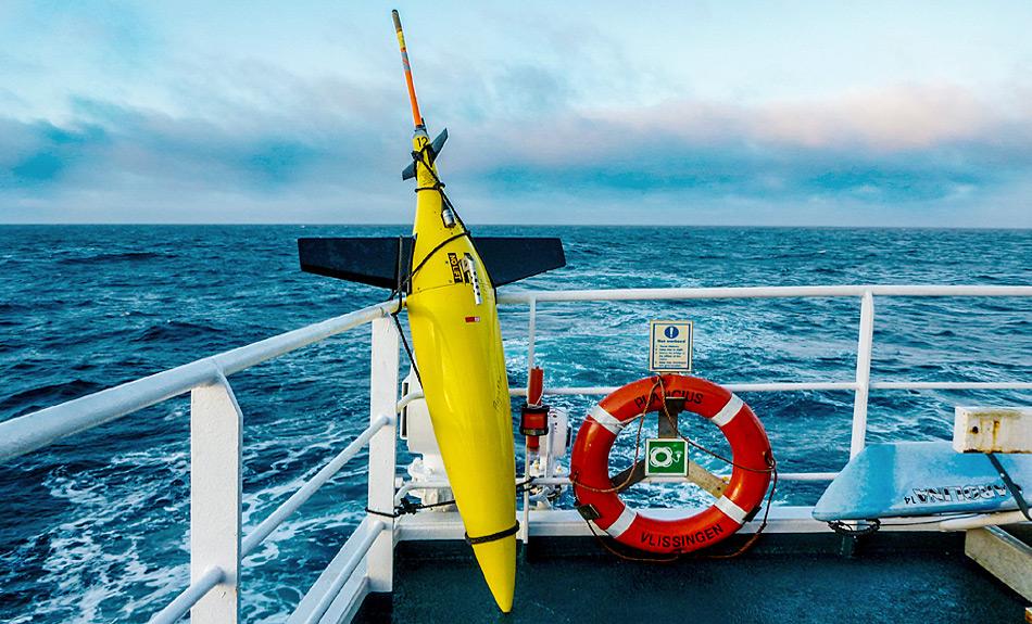 Der geborgene Seaglider an Bord der MV «Plancius». Seit 2008 setzt das Alfred-Wegener-Institut Unterwassergleiter ein, um ozeanographische Messungen in der nördlichen Framstrasse durchzuführen. Foto: Katja Riedel