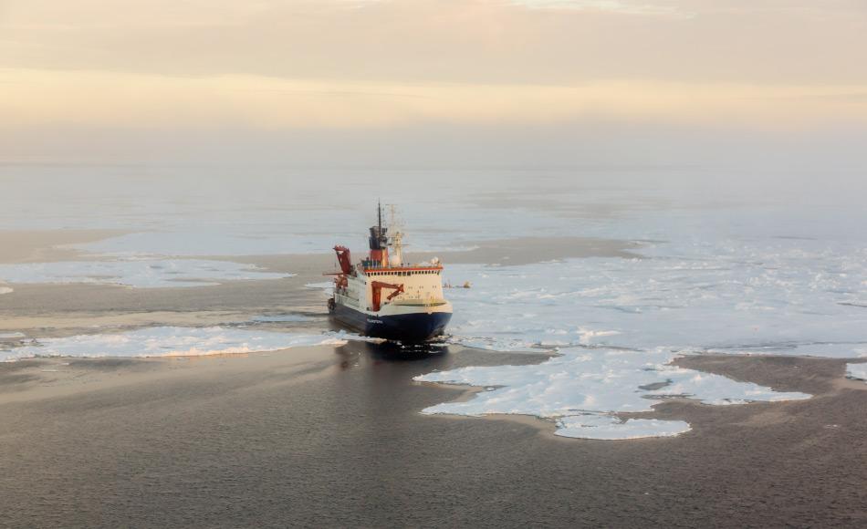 Der deutsche Forschungseisbrecher Polarstern ist das Arbeitspferd des AWI. Das Schiff wird im Rahmen seiner diesjährigen Arktis-Forschungsfahrt die neuen Geräte im „Hausgarten“ aussetzen. Die Reise dauert vom 13. Juni - Mitte Oktober. Picture: Stefan Hendricks