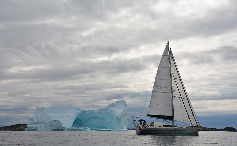 Im Sommer 2014 mussten nach einem Monat Warten am östlichen Ende der Nordwest Passage Jimmy Cornell und seine Crew auf der «Aventura» leider aufgeben.