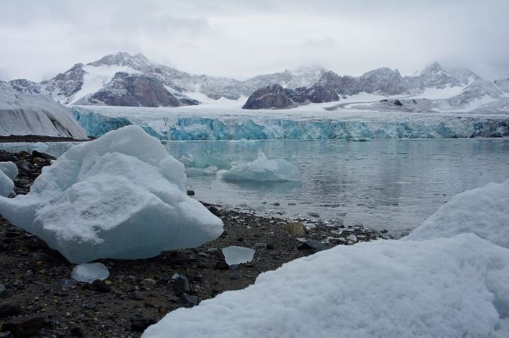Gletscher auf Spitzbergen ziehen sich immer mehr zuru00fcck und legen neues Land, oder neue Fjorde