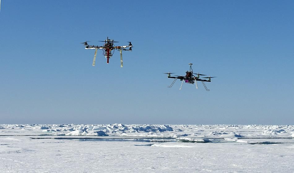 Programmierter Multikopter fliegt selbstständig durch die Arktis