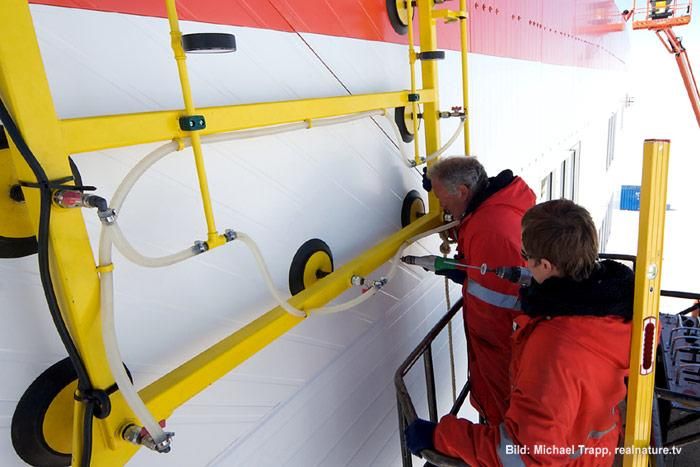 Fassade der Neumayer-Station III vollständig montiert